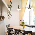 At Rosenthaler Platz Lägenhet