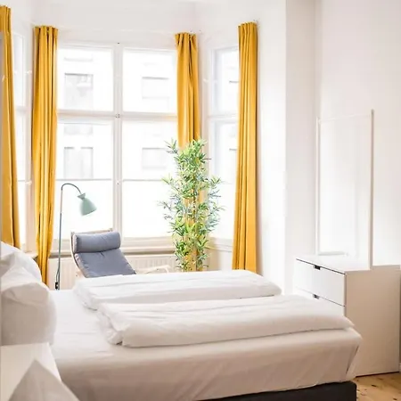 At Rosenthaler Platz Apartman *