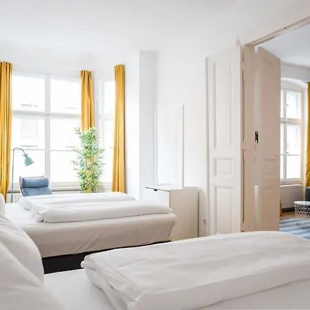 At Rosenthaler Platz Apartman *