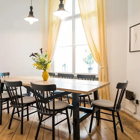 At Rosenthaler Platz Apartman *